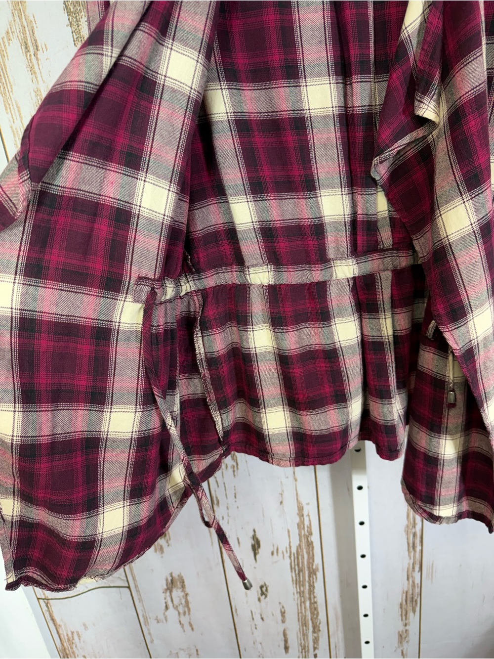 Wild Blue x Sadie Robertson Red Plaid Flannel Open-Front Shacket. Size Medium. - Picture 5 of 6